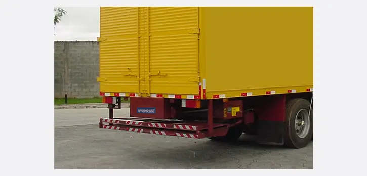 Plataforma caminhão (Retrátil capac. de carga 2200kg)